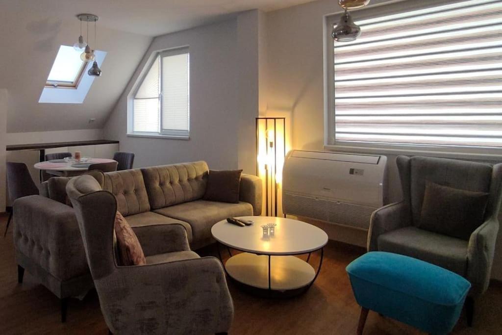Appartement ~ Velvet ~ Central & Quiet Flat + Private Parking *
